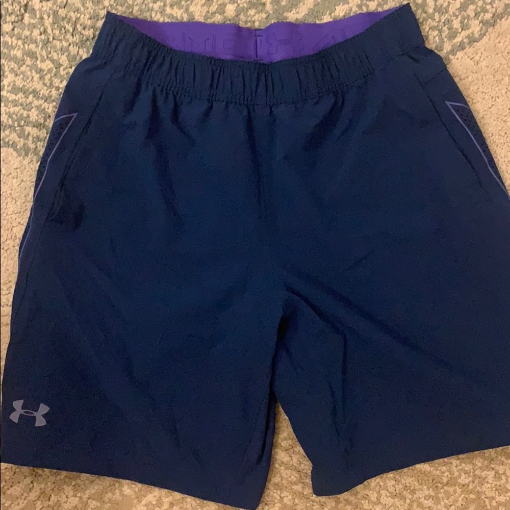 Under Armour men’s navy blue athletic shorts, med